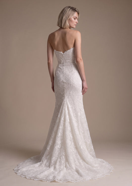 Elegant Sweetheart Mermaid Wedding Gown in Rose Lace