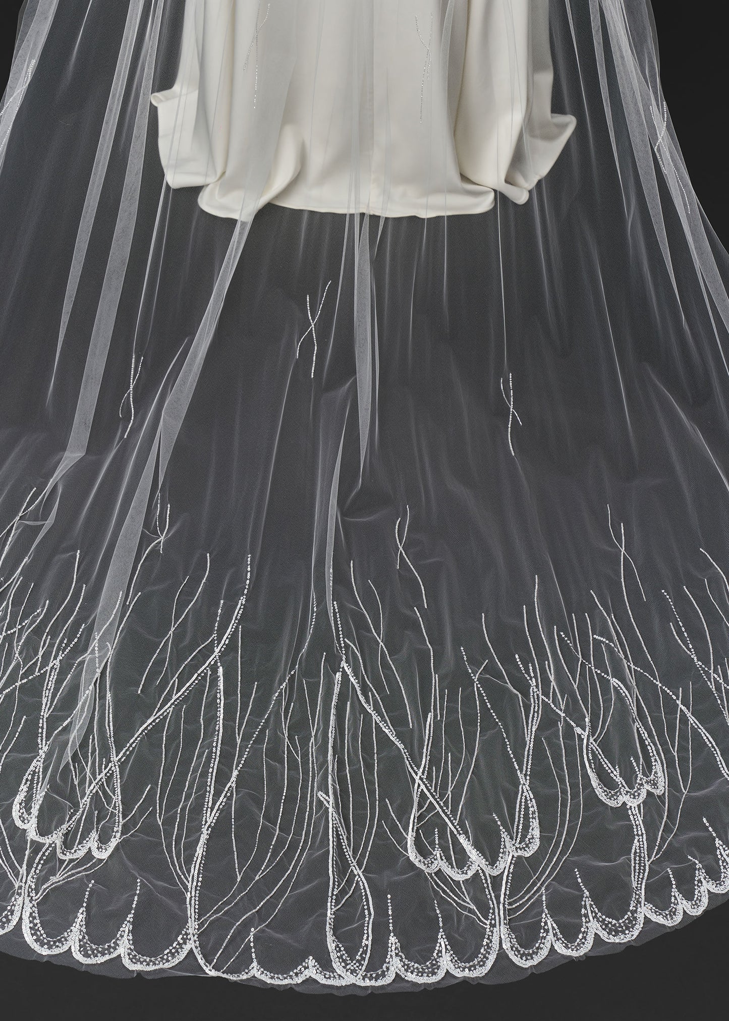 Elegant Wedding Veil with Hand-Beaded Design - Details