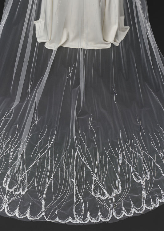 Elegant Wedding Veil with Hand-Beaded Design - Details