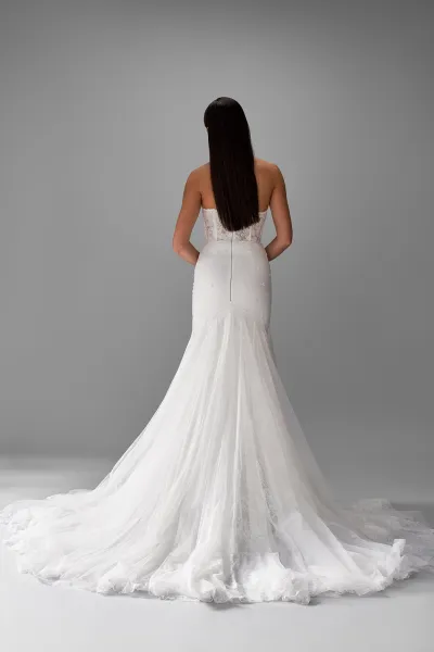 lotus-threads-23285-bridal-gown-02.webp