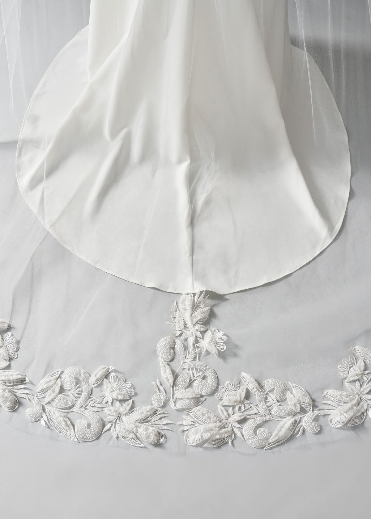 Elegant White Bridal Veil with Lace Details French Lace Veil main image 2