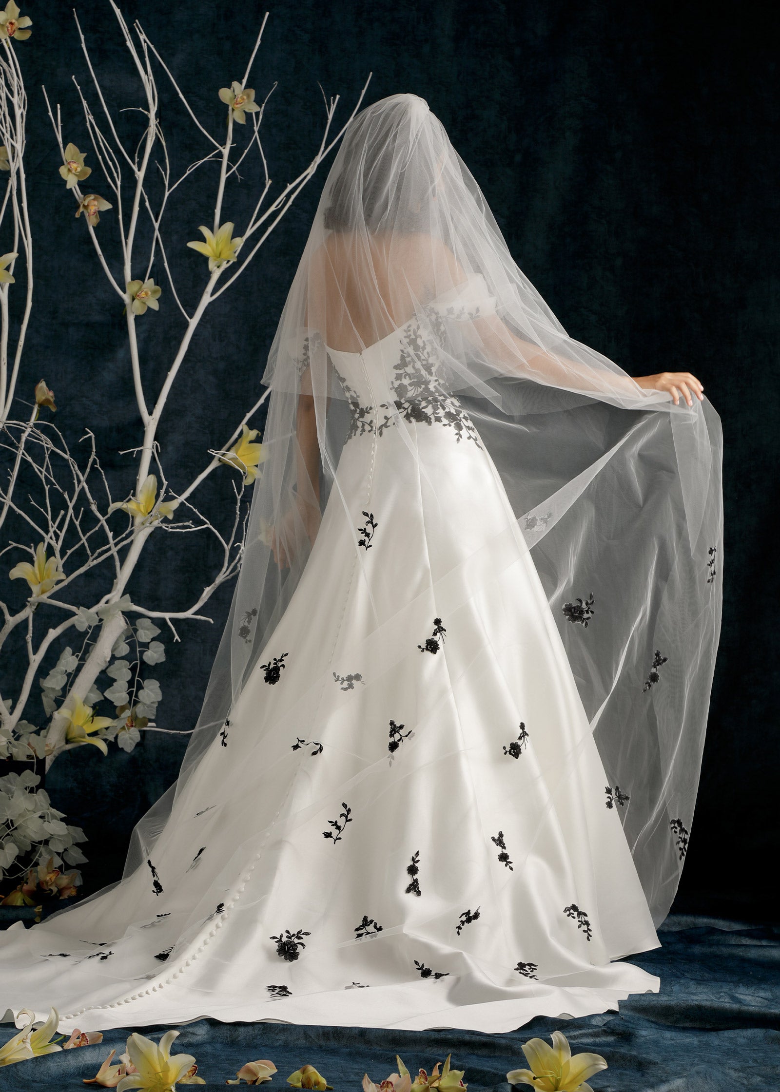 Elegant Wedding Veil with Black Floral Lace Lotus Threads Bridal Elegant Wedding Veil with Black Floral Lace Lotus Threads Bridal
