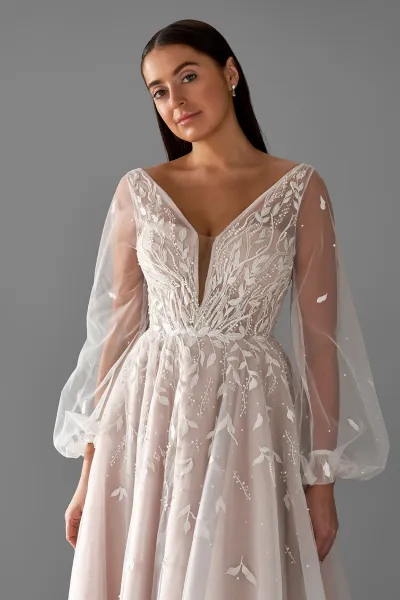 lotus-threads-23147-bridal-gown-03.webp