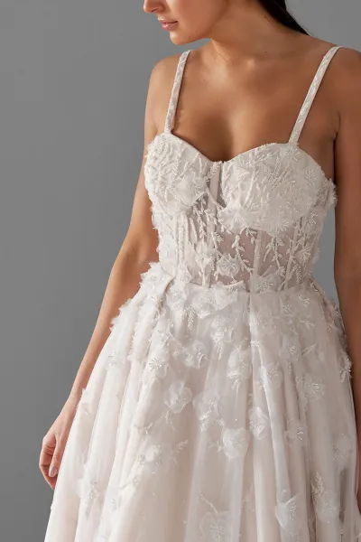 lotus-threads-24141-bridal-gown-03.webp