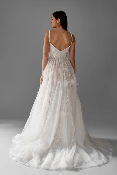 lotus-threads-24151-bridal-gown-03.webp