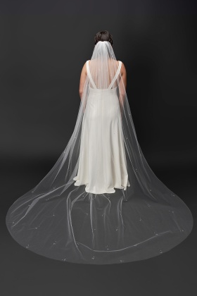 v2130-lotus-threads-bridal-veil-01