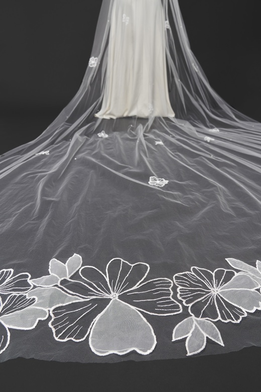v2113-lotus-threads-bridal-veil-02